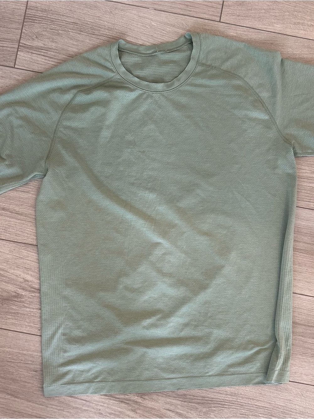 Lululemon Metal Vent Tech Short Sleeve Tee Green
Men’s XL - Picture 7 of 8